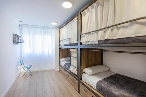 Postel nebo postele na pokoji v ubytování Winederful Hostel & Café
