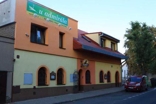 El edificio en el que está la casa de huéspedes