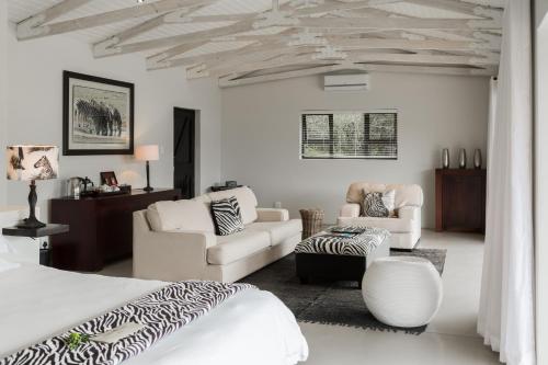 Χώρος καθιστικού στο Hopewell Private Game Reserve