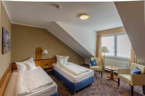 Tempat tidur dalam kamar di Hotel Markkleeberger Hof