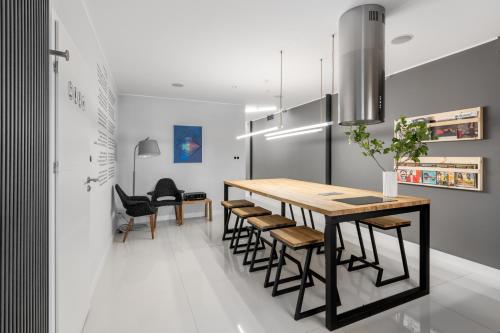 a dining room with a table and some chairs at B&B Sport Rooms in Warsaw