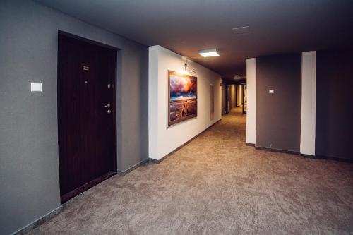 an empty hallway with a painting on the wall at Przystań Koło Brzegu in Kołobrzeg