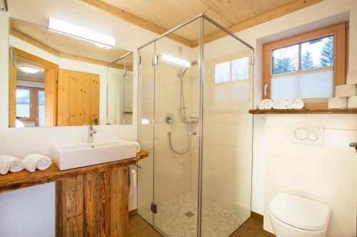 Een badkamer bij Naturdorf Oberkühnreit