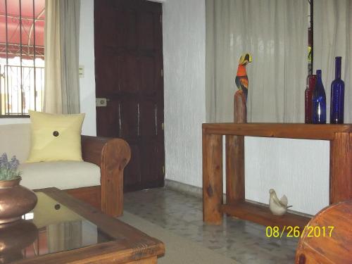 a living room with a couch and a table at La Casa del Chac in Mérida