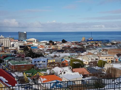 a city with houses and the ocean in the background at La Casa Guesthouse in Punta Arenas