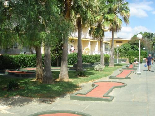 Taman di luar Hotel Metropolitan Playa 3 Sup