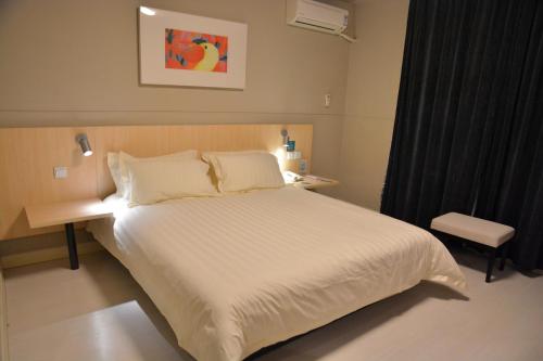 Katil atau katil-katil dalam bilik di Jinjiang Inn Suqian Development Area Xihu Road