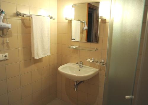 Ένα μπάνιο στο Hotel Senas Namas