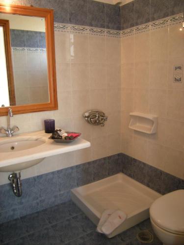 Gallery image of Roussos Beach Hotel in Naousa