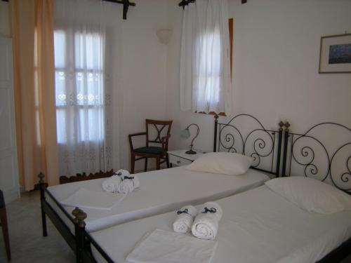 Ένα ή περισσότερα κρεβάτια σε δωμάτιο στο Roussos Beach Hotel