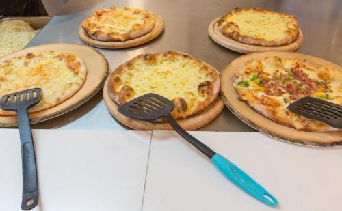 ホテルの敷地内または近くでの食事または食べ物