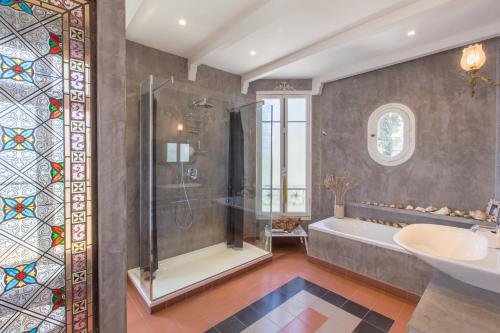 Koupelna v ubytování Villa Lotus Penthouse by iVillamia