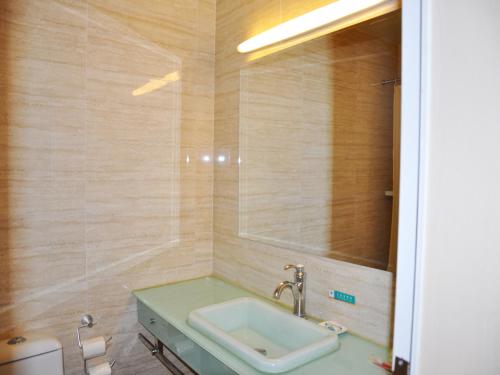 a bathroom with a sink and a mirror at Jinjiang Inn Beijing Hepingmen in Beijing