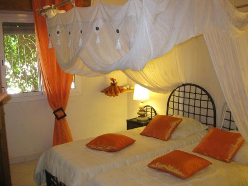 Ένα ή περισσότερα κρεβάτια σε δωμάτιο στο Villa Les CoCotiers