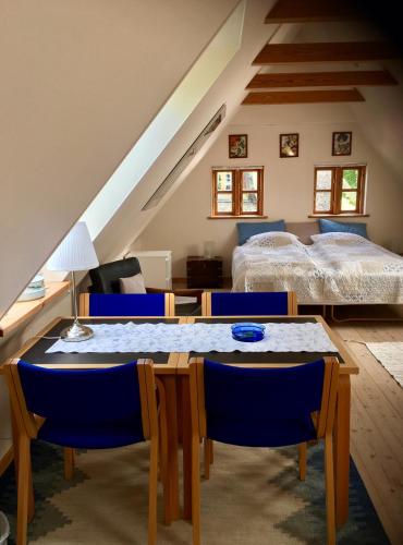 a bedroom with a bed and a table and chairs at Naboløs Rooms, near Munkebo, Kerteminde and Nyborg in Bovense