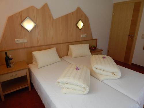 a bedroom with two beds with white towels on them at Apart Renate in Galtür