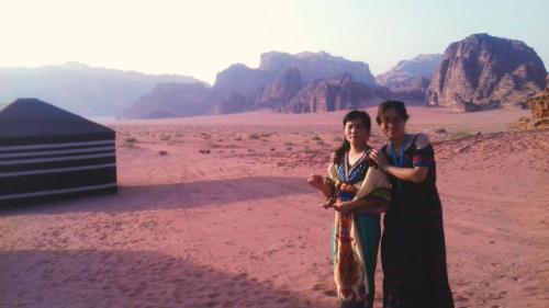 Clientes alojados en Beyond Wadi Rum Camp