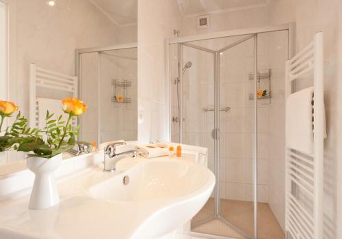 Koupelna v ubytování Boutiquehotel Das Haus am Walde
