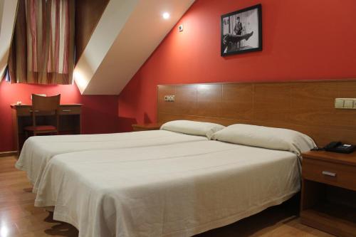 Ένα ή περισσότερα κρεβάτια σε δωμάτιο στο Hotel El Castillo