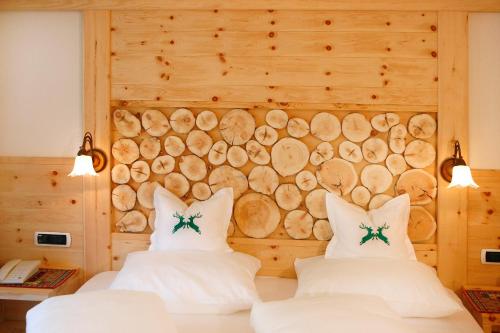
Ein Bett oder Betten in einem Zimmer der Unterkunft Hotel Edda
