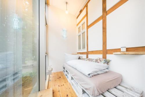 Кровать или кровати в номере Design Apartments - "Potsdam City", 18