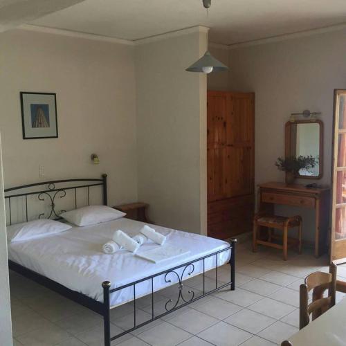 Una cama o camas en una habitación de Agistri Island Dream