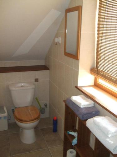 Ένα μπάνιο στο Oak Tree Apartment - Tölgy Lak