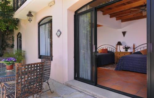 a sliding glass door to a patio with a bed at Casa Estrella de la Valenciana Hotel Boutique in Guanajuato