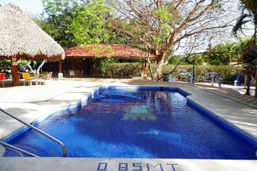 A piscina localizada em Hotel Rio Tempisque ou nos arredores
