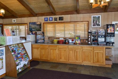 a store with a counter in a store with at Surf Motel and Gardens in Fort Bragg