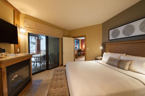 Postel nebo postele na pokoji v ubytování Grand Summit Lodge by Park City - Canyons Village