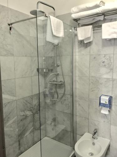 Bilik mandi di Hotel Bolzano