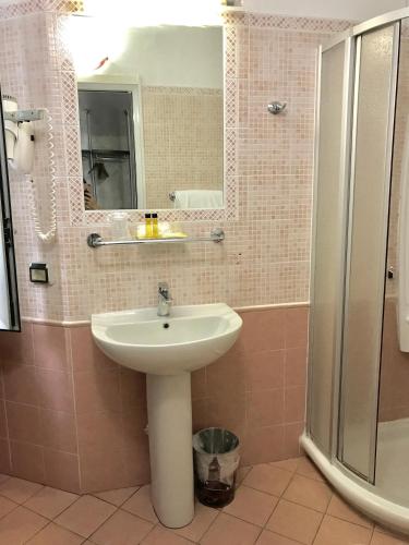 Bilik mandi di Hotel Bolzano