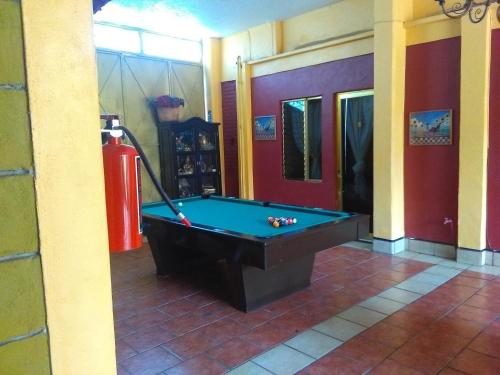 a room with a pool table and a fire hydrant at Hotel Farah in Nuevo San Juan Parangaricutiro