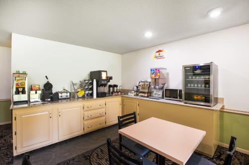 Tiện nghi pha trà/cà phê tại Super 8 by Wyndham Williams