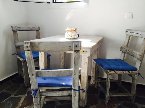an old table and two chairs sitting next to a table at Phoenix Beachside Condos in Kokóni