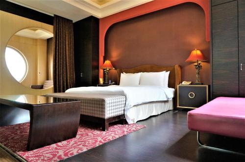 Postel nebo postele na pokoji v ubytování Her Home Spa Motel Xinying