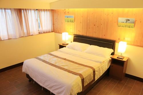 Una cama o camas en una habitación de 池上曬穀場旅棧 Buda Banai Hostel