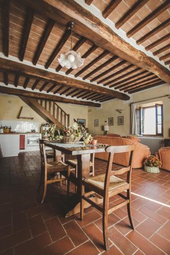 a dining room with a table and some chairs at Agriturismo Zampugna in Montefollonico