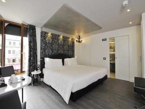A bed or beds in a room at Al Theatro Palace