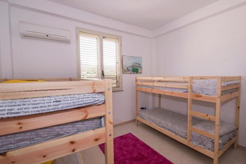Giường trong phòng chung tại Villa "Dianthia"