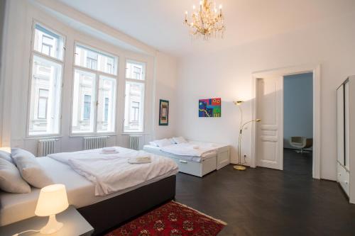 Grand Soho Apartment
