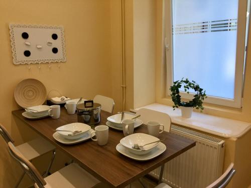 een eettafel met borden en bekers erop bij Entire luxury apartment in the city center in Boedapest
