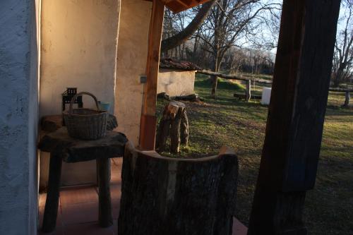 a porch of a house with a basket on a table at Las Casas del Palomar I & II in Ortigosa del Monte