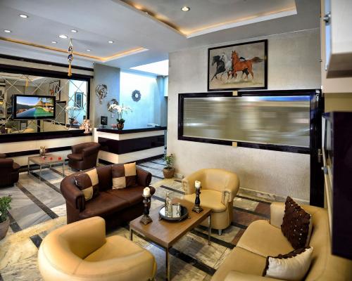 Lobbyen eller receptionen på Laleli Hotel Izmir