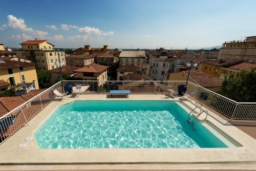 a large swimming pool on top of a building at Hotel Corallo in Montecatini Terme