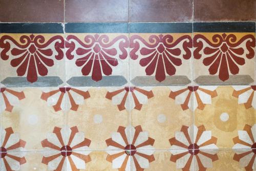 a tiled floor with red and white flowers on it at Ada Suites & Spa in Lecce