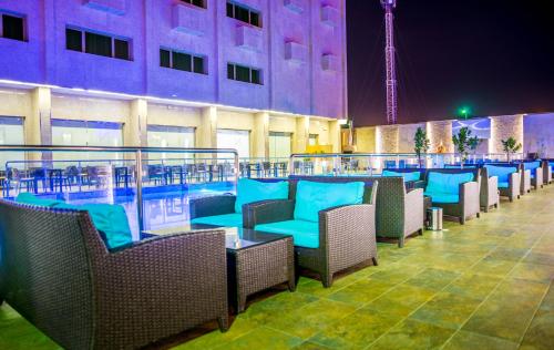 a row of chairs and a pool in a building at Novotel Yanbu Albahr in Yanbu