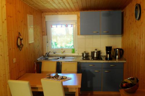 
Küche/Küchenzeile in der Unterkunft Feriendorf Min Herzing
