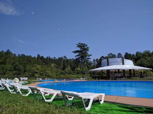 Bazén v ubytování Lakeside Green Balcony Home nebo v jeho okolí